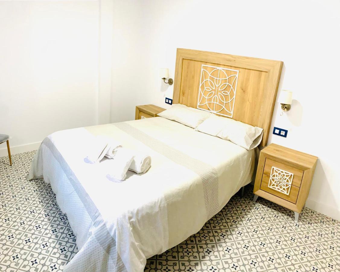 Al-Qazeres Suites Caces Eksteriør billede