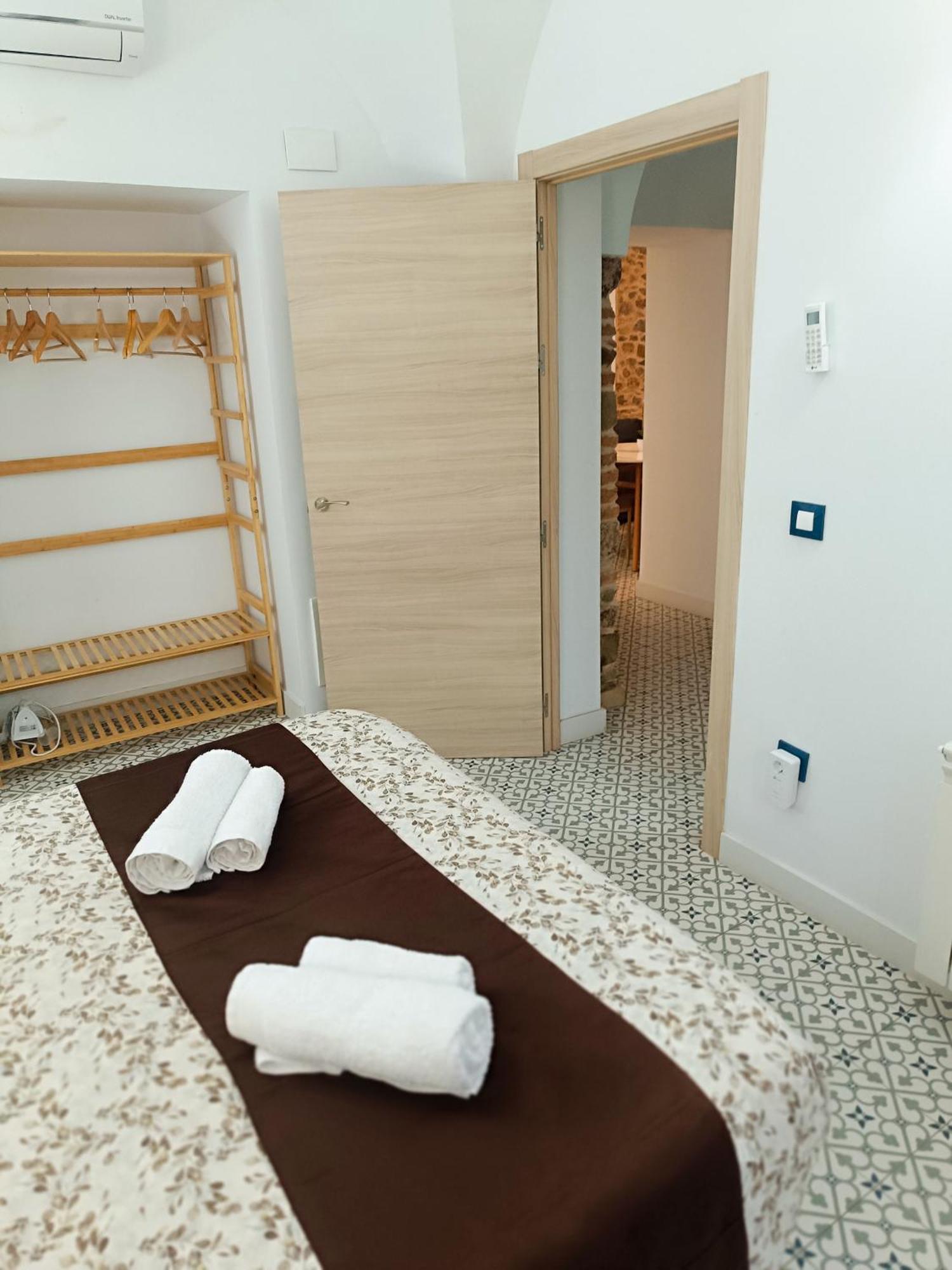 Al-Qazeres Suites Caces Eksteriør billede